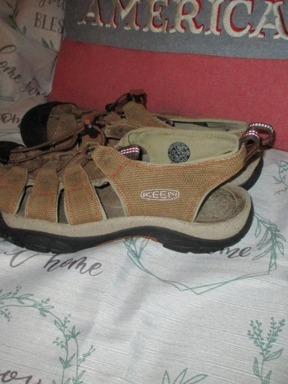 Keen Men's Khaki Tan Outdoor Closed-Toe Hiking Water Sandals Great Comfy 10.5